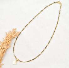 Load image into Gallery viewer, Choker Stone Heart Mother of Pearl
