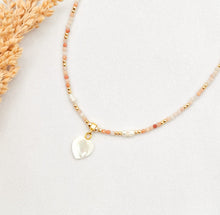 Load image into Gallery viewer, Choker Stone Heart Mother of Pearl

