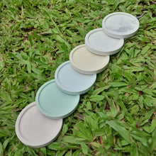 Load image into Gallery viewer, Decorative Round Plate
