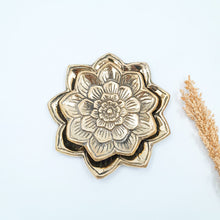 Load image into Gallery viewer, Plate Brass Trinket Tray Flower
