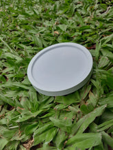 Load image into Gallery viewer, Decorative Round Plate
