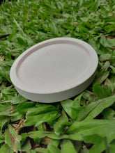 Load image into Gallery viewer, Decorative Round Plate
