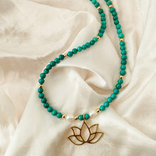 Load image into Gallery viewer, Necklace Gemstone Lotus
