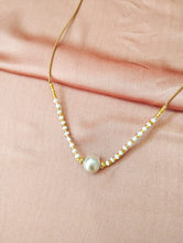 Load image into Gallery viewer, Necklace Choker String Monte and Pearl

