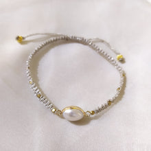 Load image into Gallery viewer, Bracelet Macrame Silver Single Pearl
