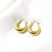 Load image into Gallery viewer, Earring Hoop Vintage Love
