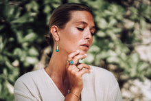 Load image into Gallery viewer, Earring Trumpet Gemstone
