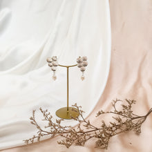 Load image into Gallery viewer, Earring Bubble Pearl

