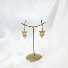 Load image into Gallery viewer, Earring Cleopatra Double Triangle S
