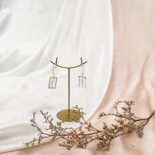 Load image into Gallery viewer, Earring Cleopatra Square Short
