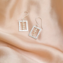 Load image into Gallery viewer, Earring Cleopatra Square Short
