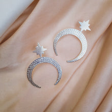 Load image into Gallery viewer, Earring Crescent Moon and Star
