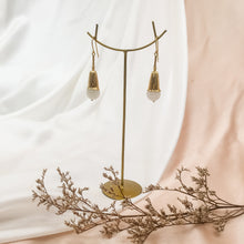 Load image into Gallery viewer, Earring Trumpet Gemstone
