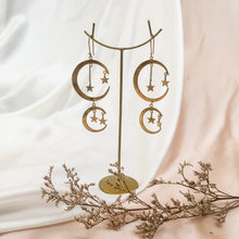 Load image into Gallery viewer, Earring Moon and Star
