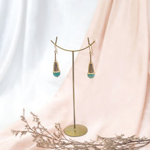 Load image into Gallery viewer, Earring Trumpet Gemstone
