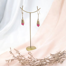Load image into Gallery viewer, Earring Trumpet Gemstone
