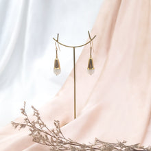 Load image into Gallery viewer, Earring Trumpet Gemstone
