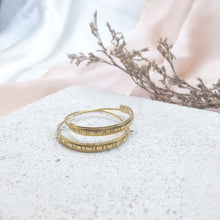 Load image into Gallery viewer, Earring Cleopatra Hoop Dot

