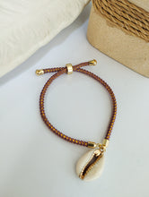 Load image into Gallery viewer, Bracelet Spiral Gold with Charm
