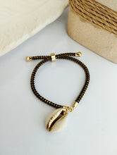 Load image into Gallery viewer, Bracelet Spiral Gold with Charm
