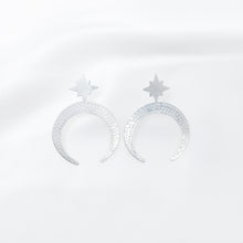 Load image into Gallery viewer, Earring Crescent Moon and Star
