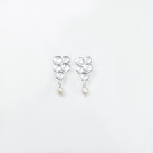 Load image into Gallery viewer, Earring Bubble Pearl
