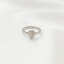 Load image into Gallery viewer, Ring Drop Labradorite
