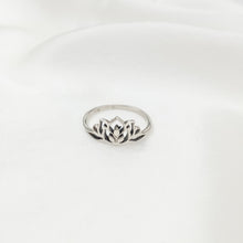Load image into Gallery viewer, Ring India Half Lotus Flower
