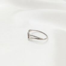 Load image into Gallery viewer, Ring India Plain Tiara

