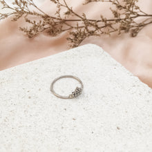 Load image into Gallery viewer, Ring India Bindi Triangle
