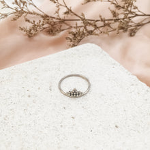 Load image into Gallery viewer, Ring India Bindi Triangle
