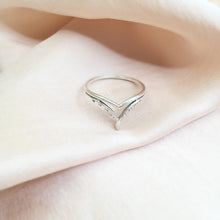 Load image into Gallery viewer, Ring India Pointy Tiara
