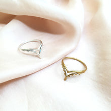 Load image into Gallery viewer, Ring India Pointy Tiara
