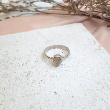 Load image into Gallery viewer, Ring Drop Labradorite
