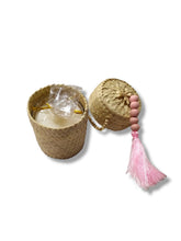 Load image into Gallery viewer, Box Pandan and Candle Tassel

