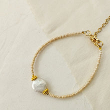 Load image into Gallery viewer, Bracelet Beads Full Moon Pearl
