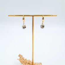 Load image into Gallery viewer, Earring Hoop with Pendant Gemstone
